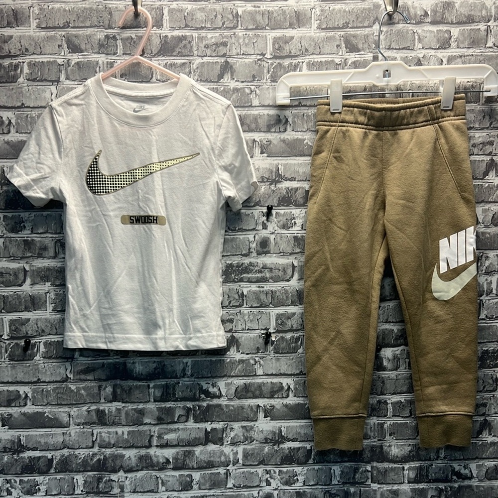Boy’s Nike Kids Tan set